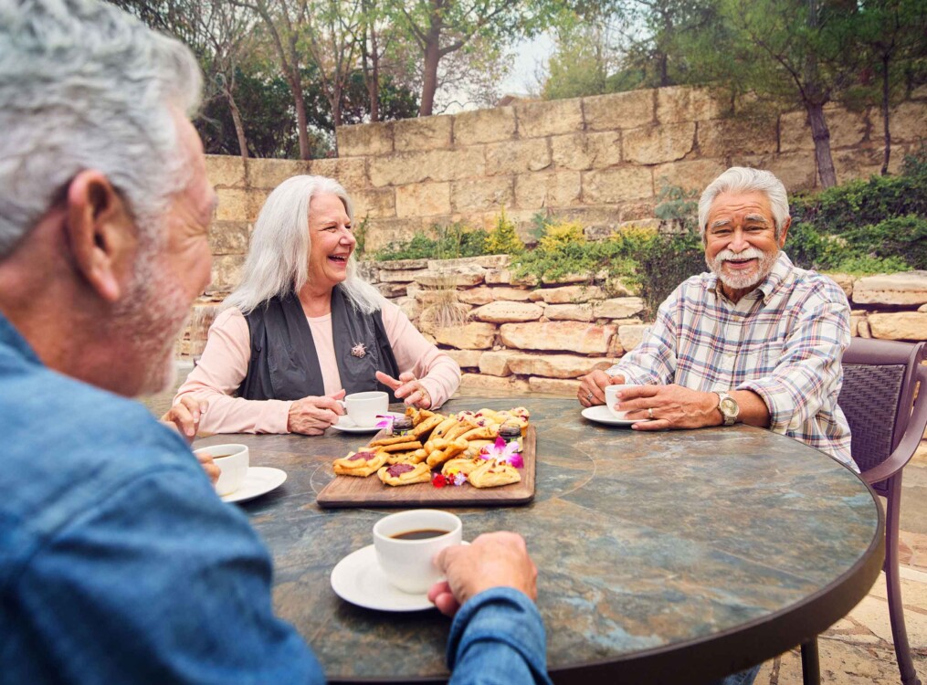 02_Courtyard_MelissaLadd_RandyLierly_LindaBradshaw_RupertReyes_645-(1)